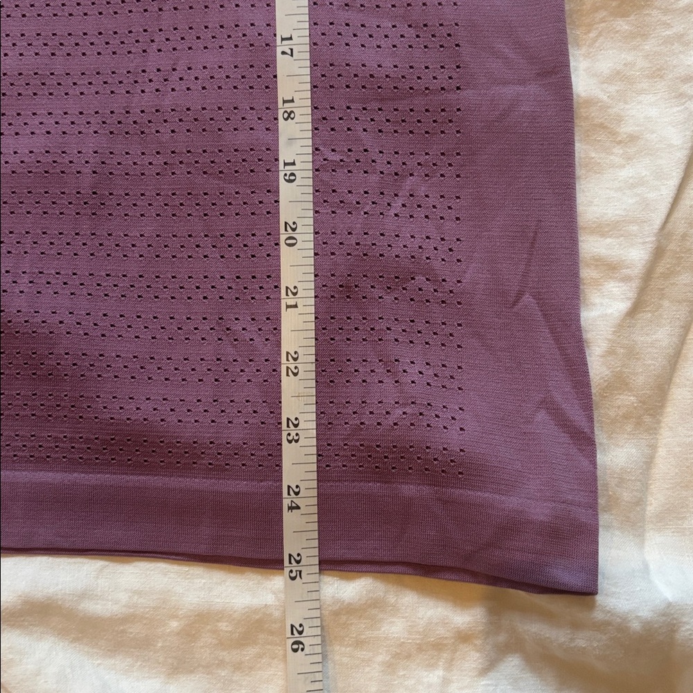 Lululemon Swiftly Breathe Hip-Length Short Sleeve in Wisteria Purple, S - Picture 5 of 5